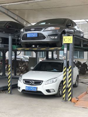 2000kgs 4 Post Lift Motor PLC Control Motor Vehicle Lift